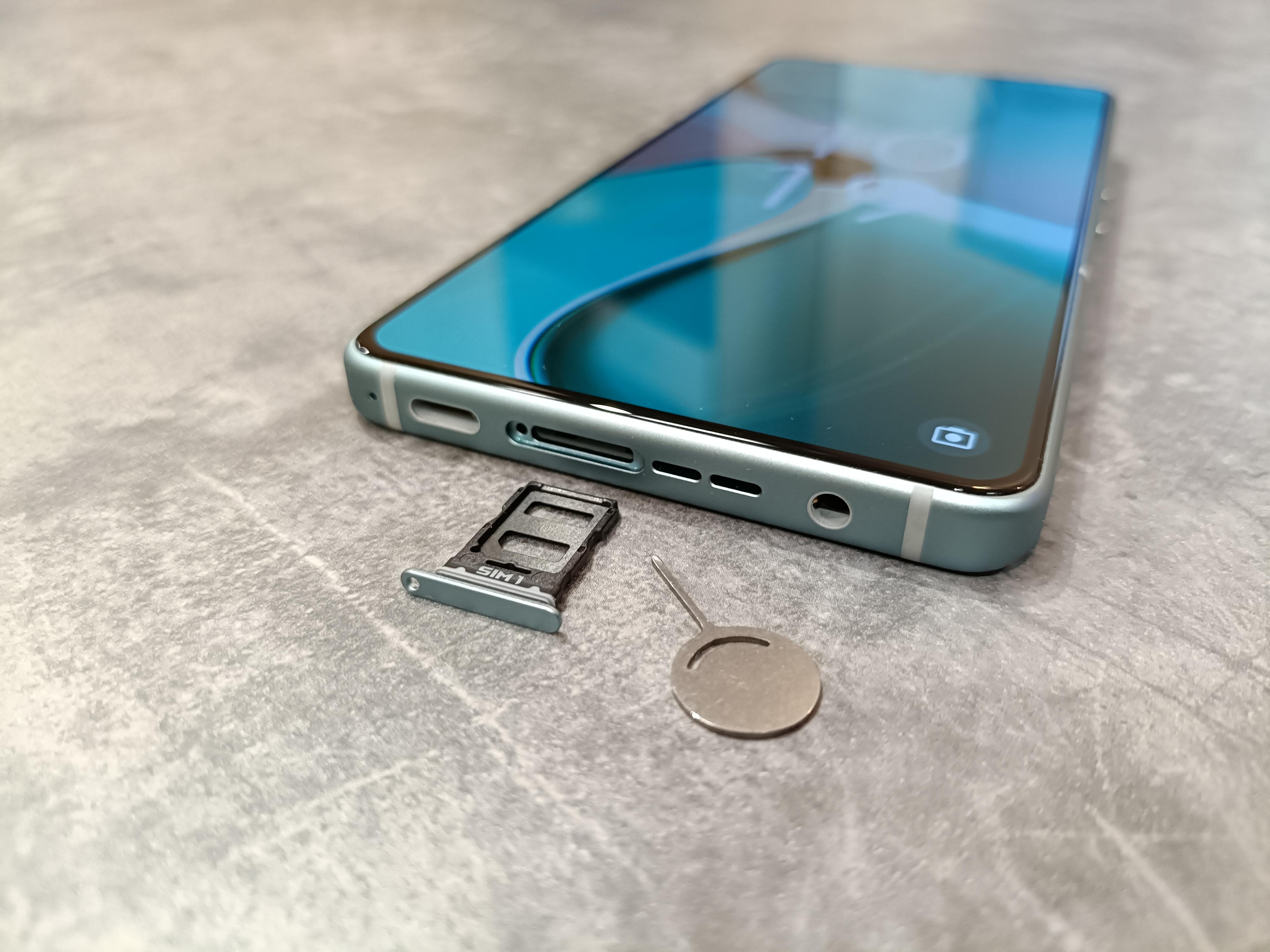 Zenfone 12 UltraSIMトレー.jpg