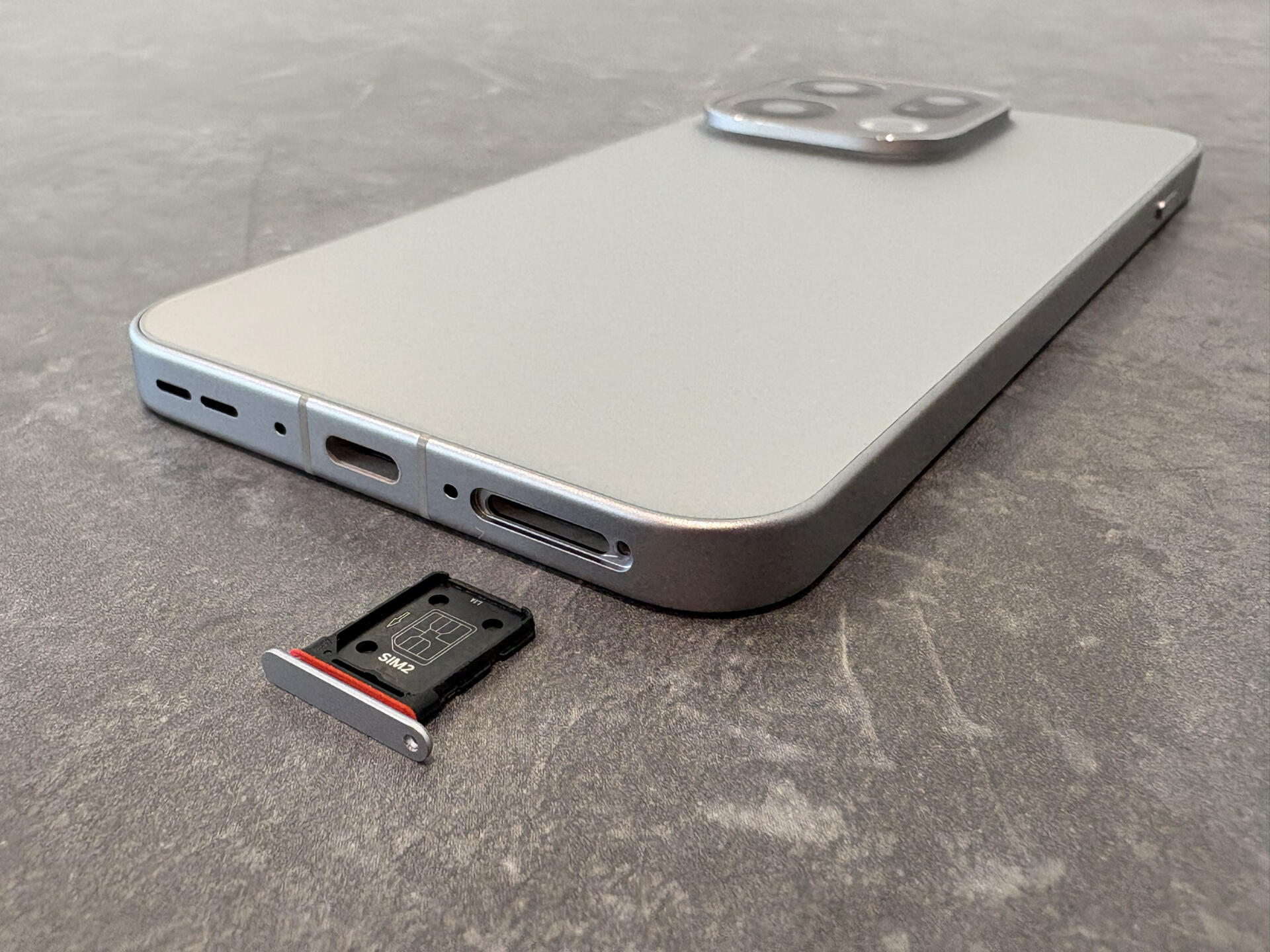 OPPO Find X9_SIMトレー