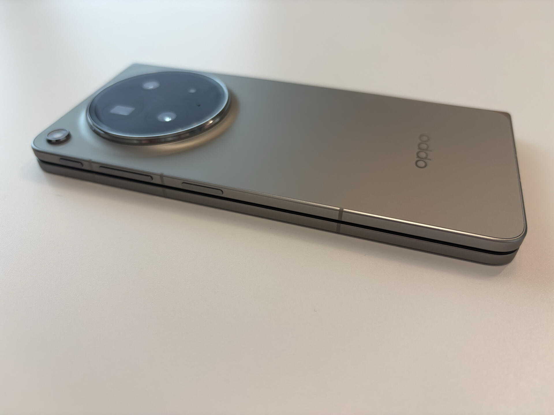 OPPO Find N6ボタン.jpg