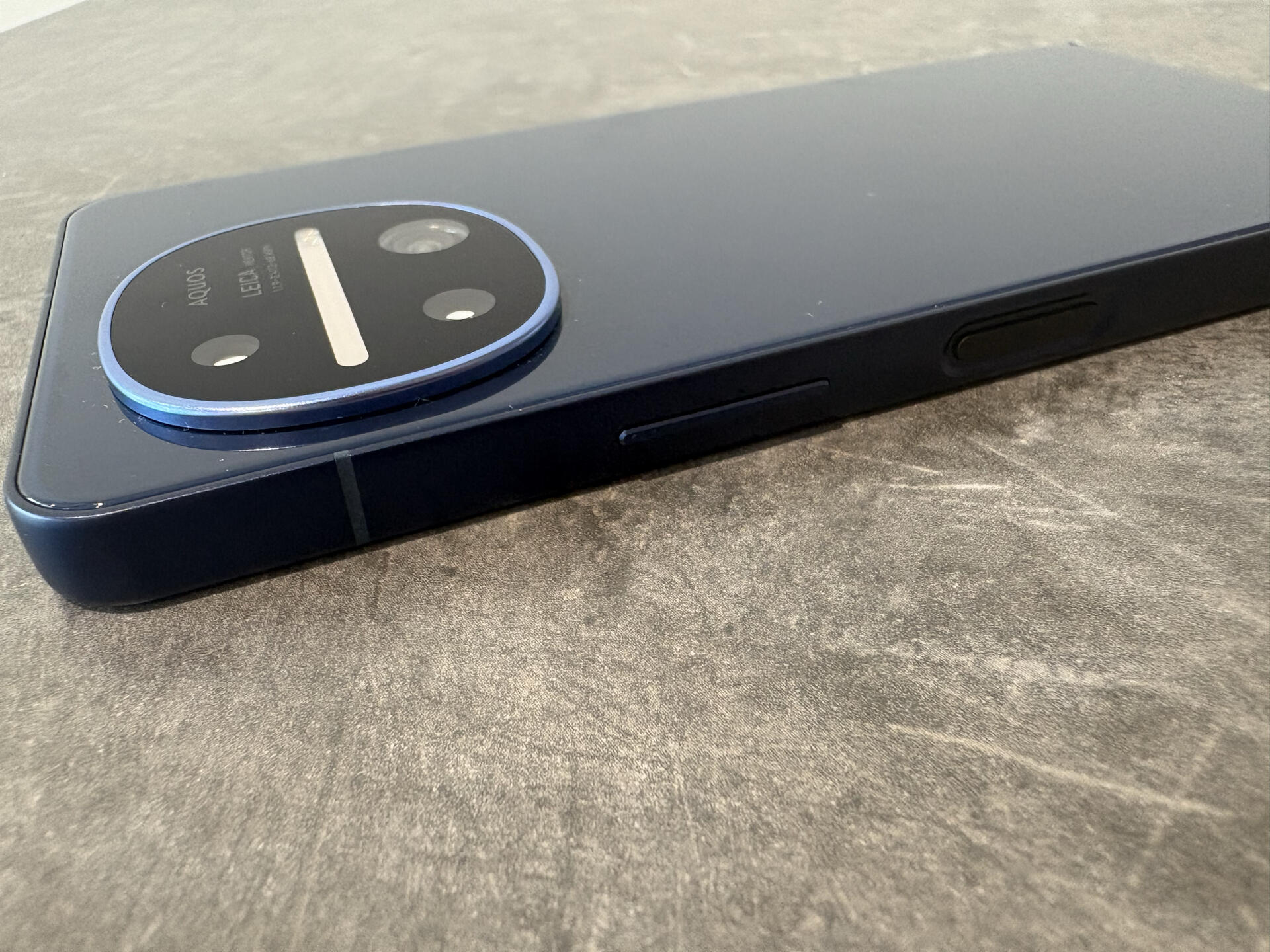 AQUOS R11電源ボタン
