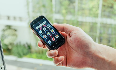 3インチディスプレイ